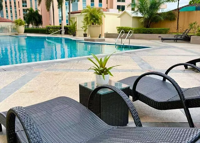 Venice Luxe Twin Bed , Kitchen, Sauna, Pool, For 3 Guests Only
