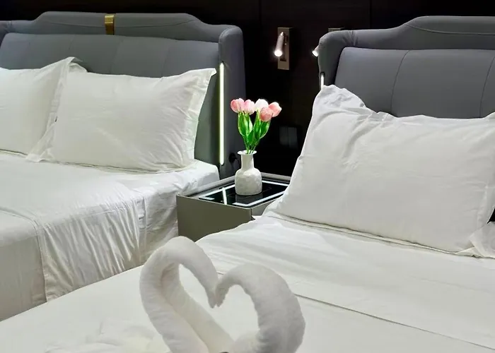 Venice Luxe Twin Bed , Kitchen, Sauna, Pool, For 3 Guests Only * Manila