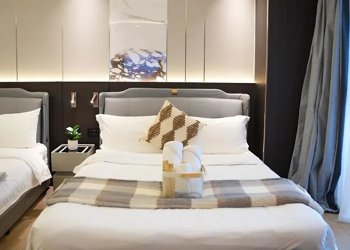 Venice Luxe Twin Bed , Kitchen, Sauna, Pool, For 3 Guests Only