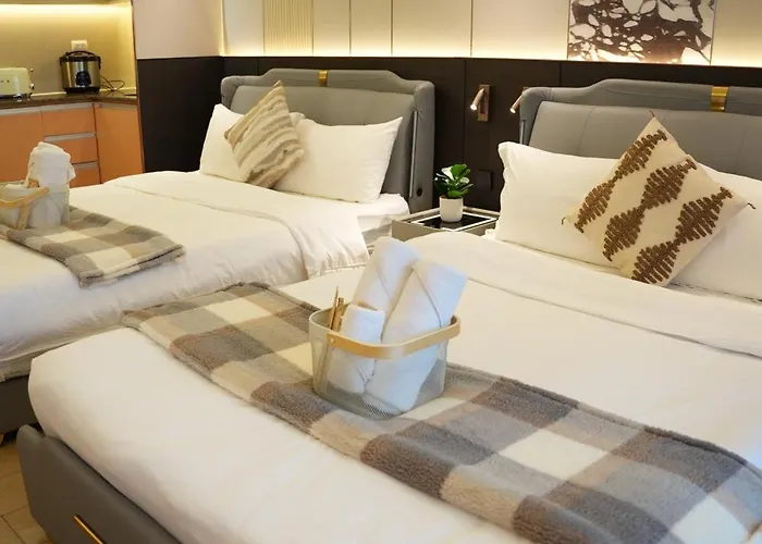 Venice Luxe Twin Bed , Kitchen, Sauna, Pool, For 3 Guests Only