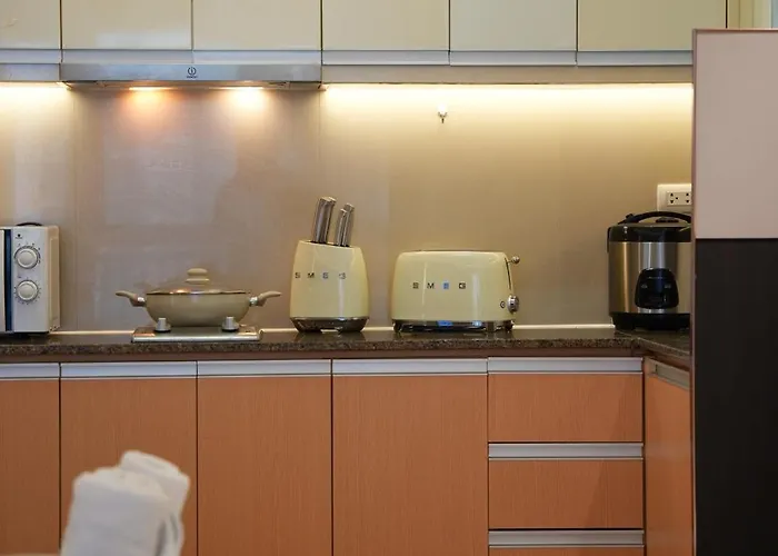 Venice Luxe Twin Bed , Kitchen, Sauna, Pool, For 3 Guests Only Apartment Manila