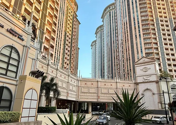 Venice Luxe Twin Bed , Kitchen, Sauna, Pool, For 3 Guests Only Apartment Manila
